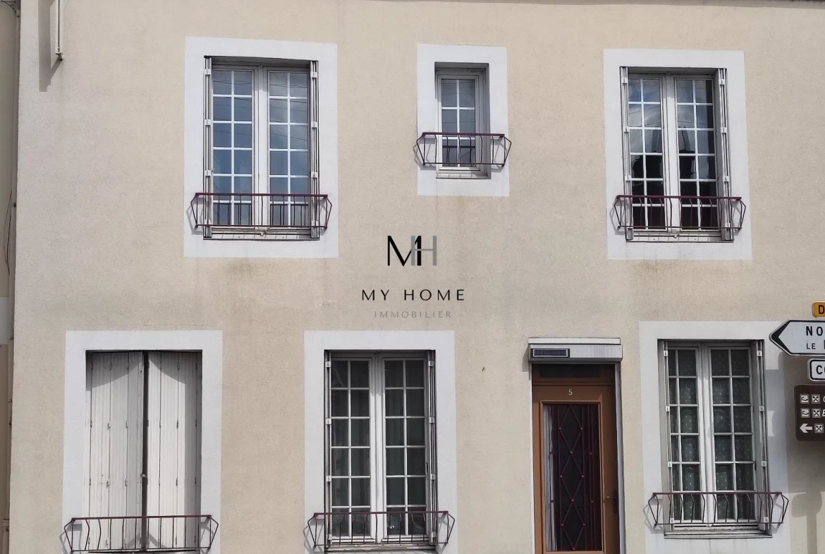 Magnifique maison de ville de 150 m² avec garage et cour intérieure à Mortagne-au-Perche 