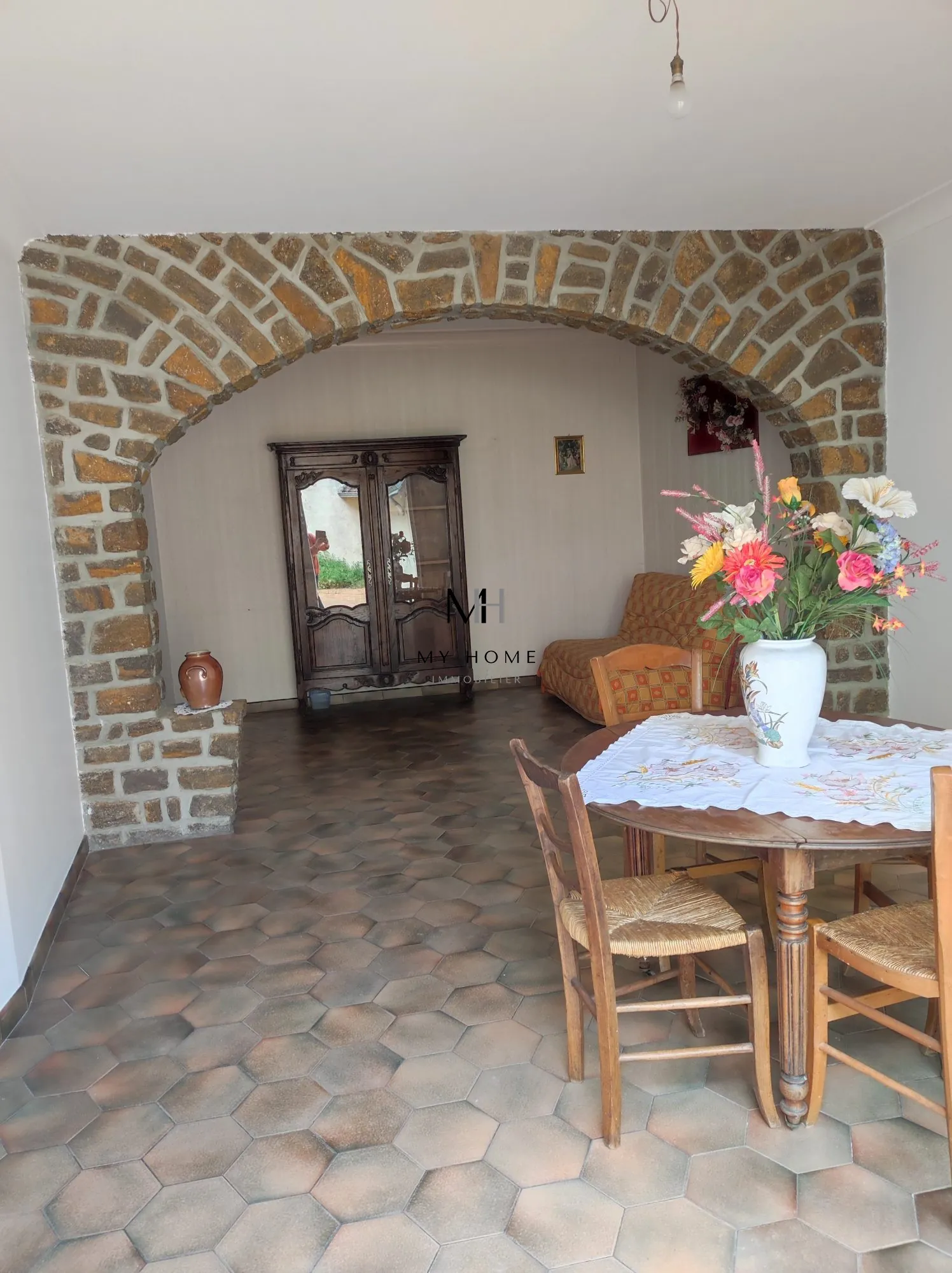Magnifique maison de ville de 150 m² avec garage et cour intérieure à Mortagne-au-Perche 