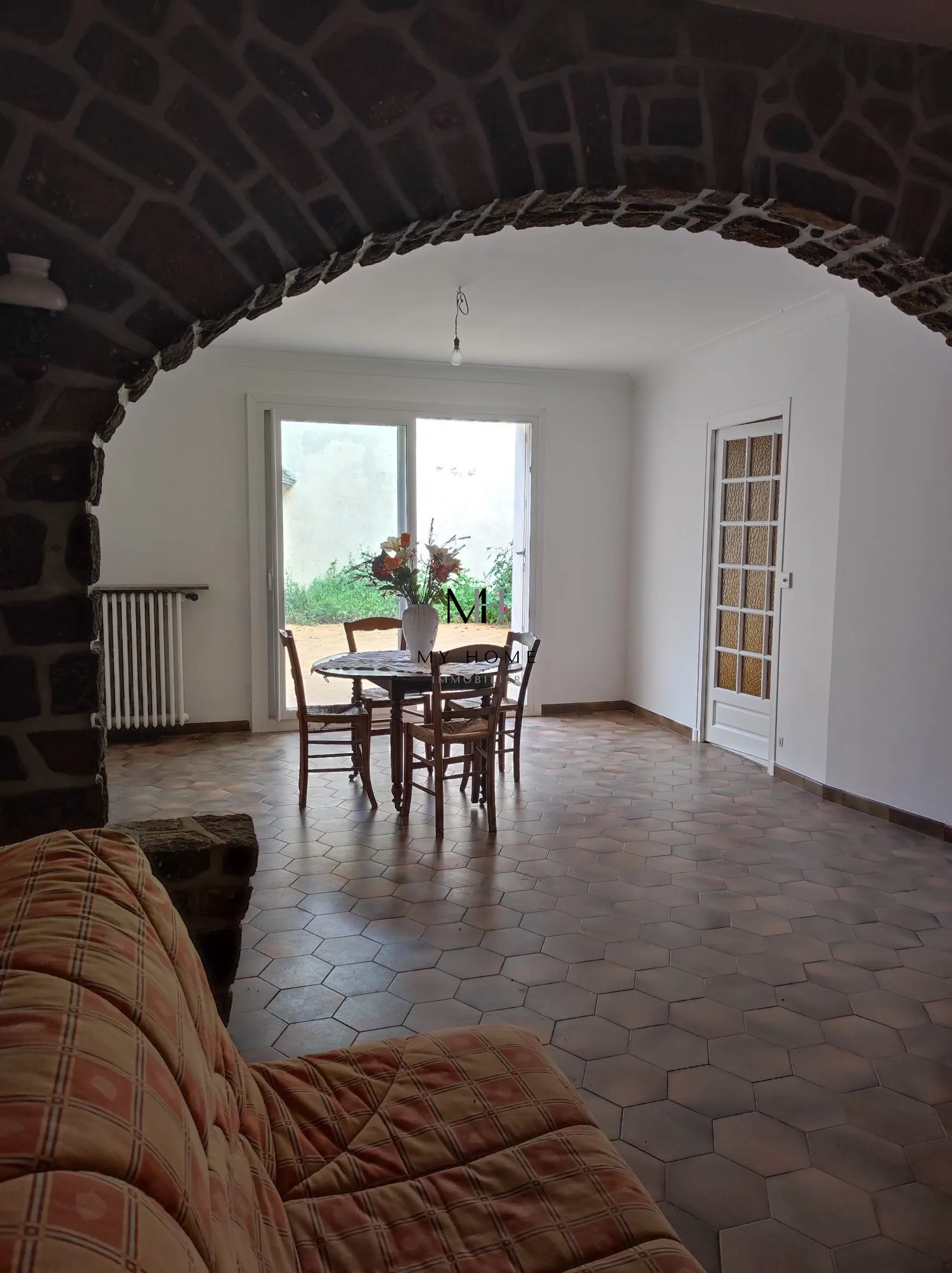 Magnifique maison de ville de 150 m² avec garage et cour intérieure à Mortagne-au-Perche 