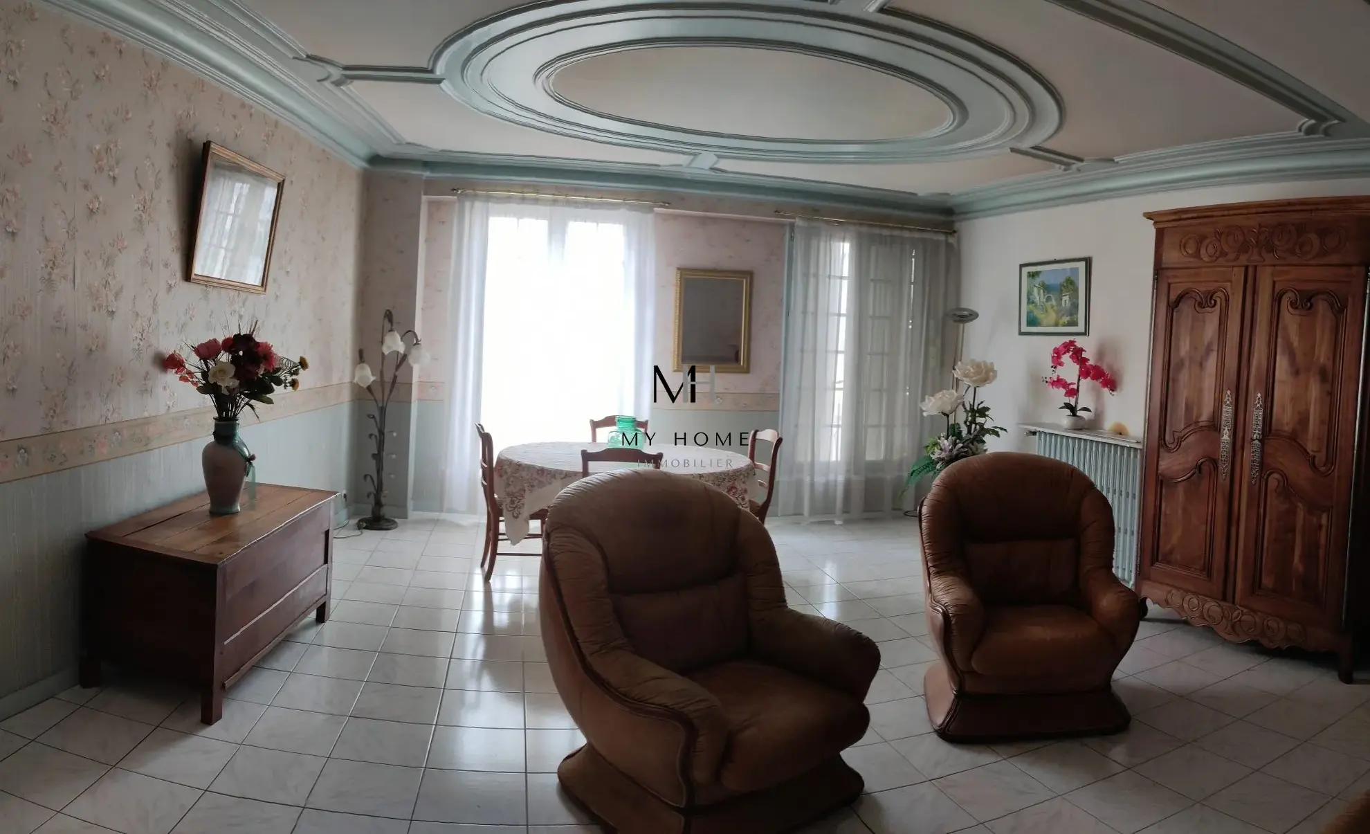 Magnifique maison de ville de 150 m² avec garage et cour intérieure à Mortagne-au-Perche 