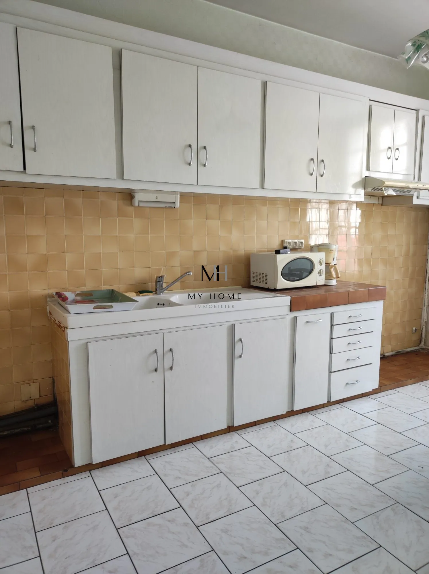 Magnifique maison de ville de 150 m² avec garage et cour intérieure à Mortagne-au-Perche 