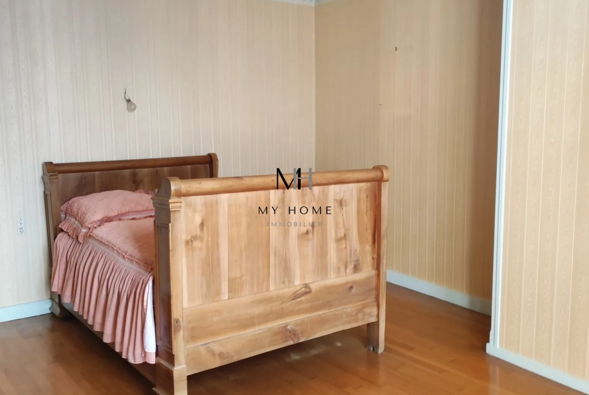 Magnifique maison de ville de 150 m² avec garage et cour intérieure à Mortagne-au-Perche 