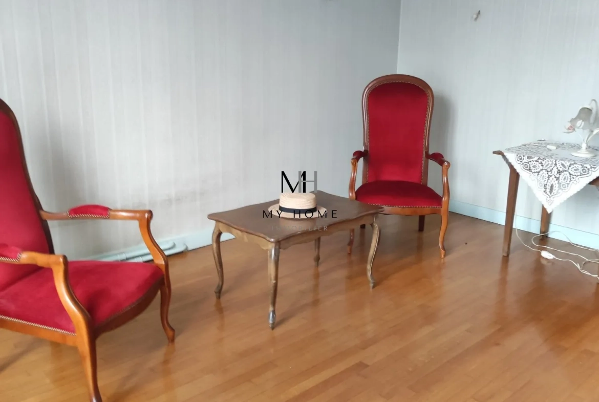Magnifique maison de ville de 150 m² avec garage et cour intérieure à Mortagne-au-Perche 