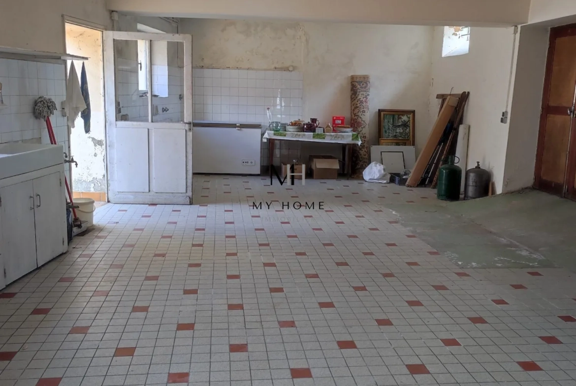 Magnifique maison de ville de 150 m² avec garage et cour intérieure à Mortagne-au-Perche 