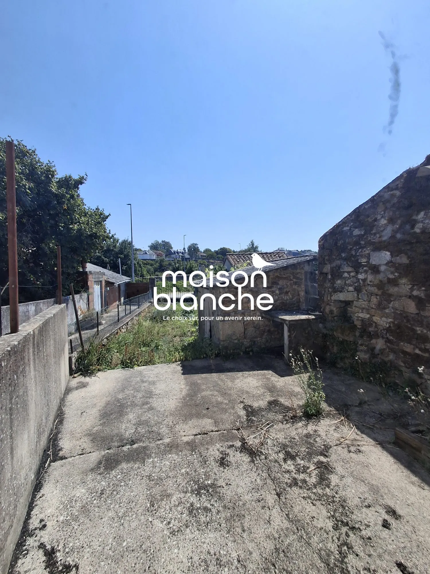 Maison à vendre à Parthenay, 100 m² avec jardin et potentiel de rénovation 