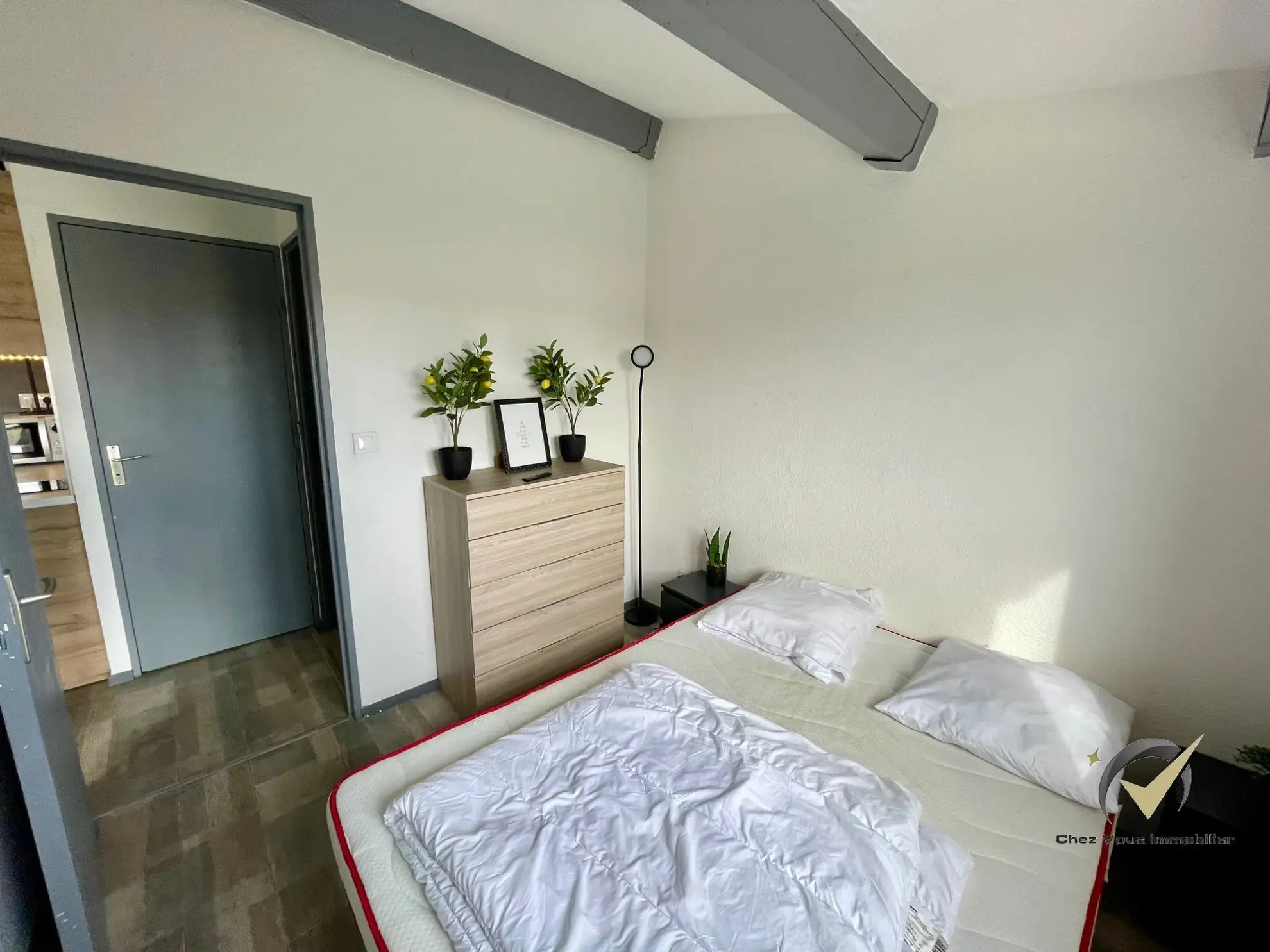 Appartement lumineux de 28 m² avec piscine et vue dégagée à Fréjus 