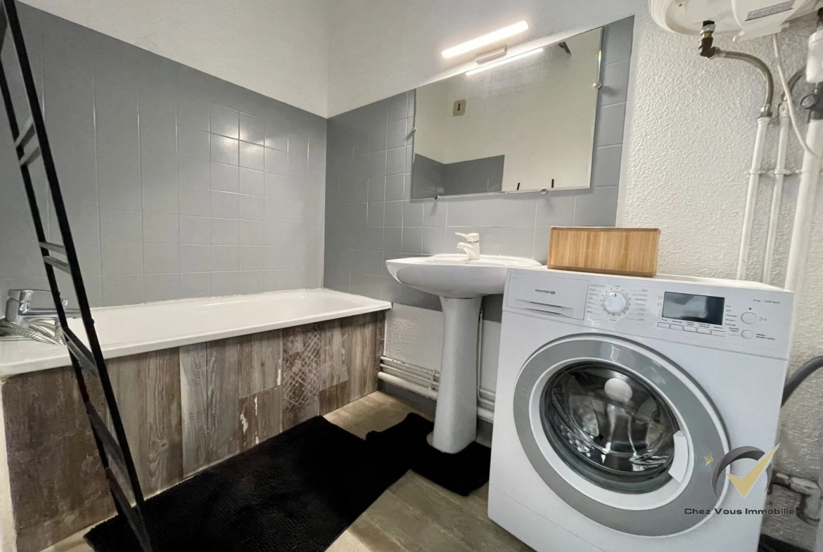 Appartement lumineux de 28 m² avec piscine et vue dégagée à Fréjus 