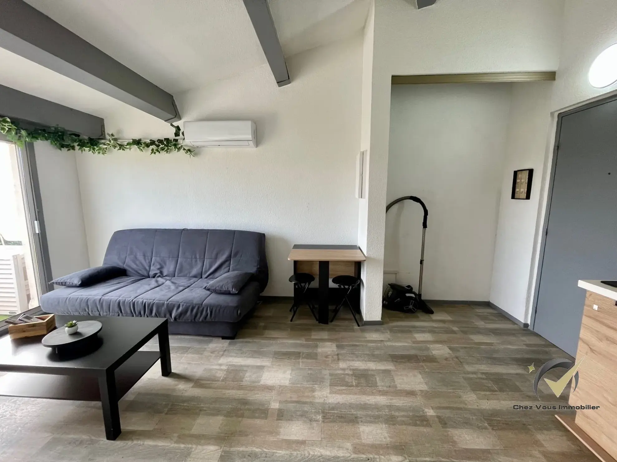 Appartement lumineux de 28 m² avec piscine et vue dégagée à Fréjus 