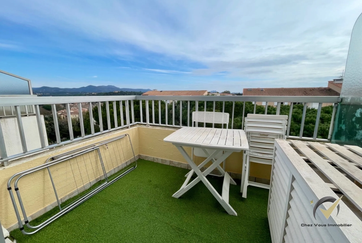 Appartement lumineux de 28 m² avec piscine et vue dégagée à Fréjus 