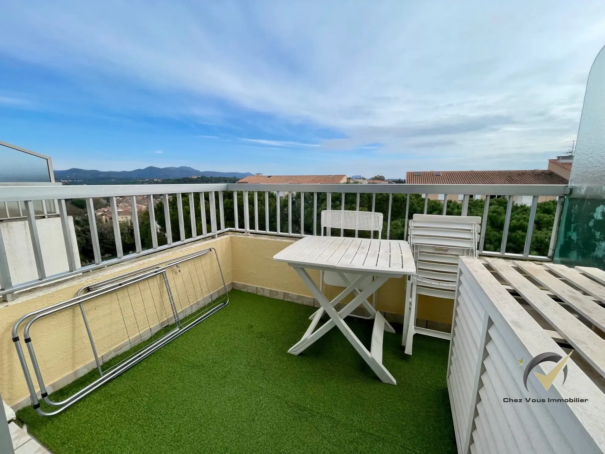 Appartement lumineux de 28 m² avec piscine et vue dégagée à Fréjus 