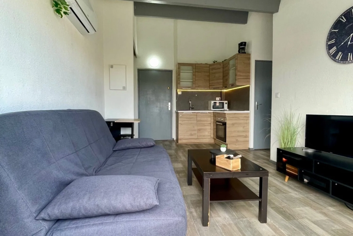 Appartement lumineux de 28 m² avec piscine et vue dégagée à Fréjus 
