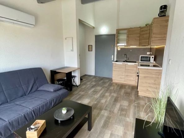 Appartement lumineux de 28 m² avec piscine et vue dégagée à Fréjus