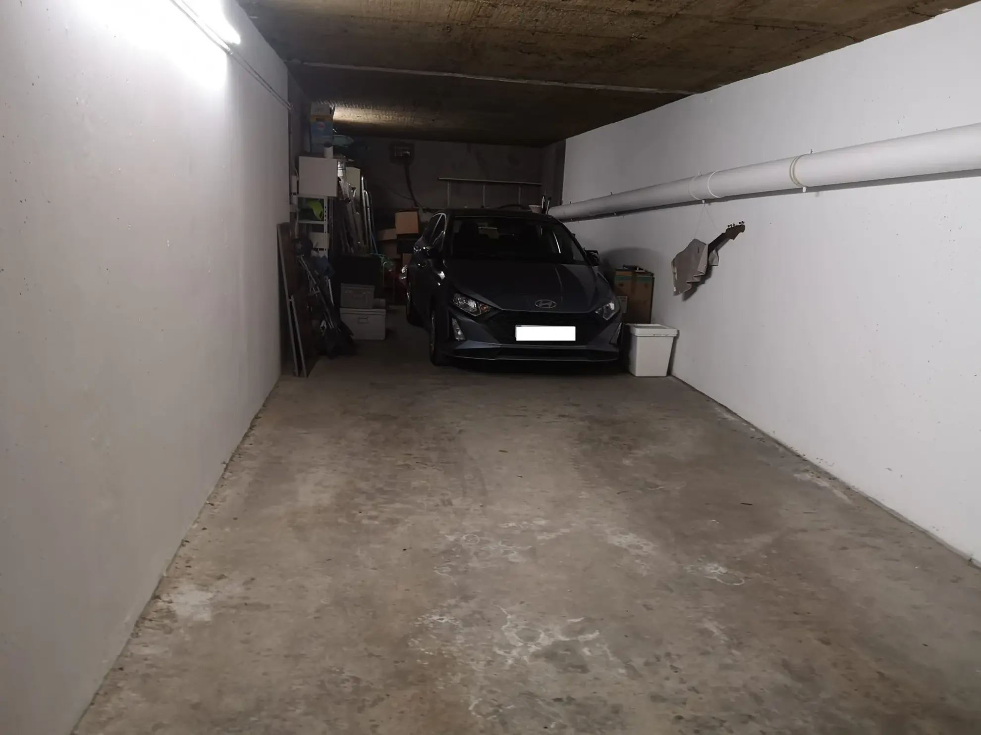 Garage de 52 m² en sous-sol à Mandelieu - Stationnement sécurisé 