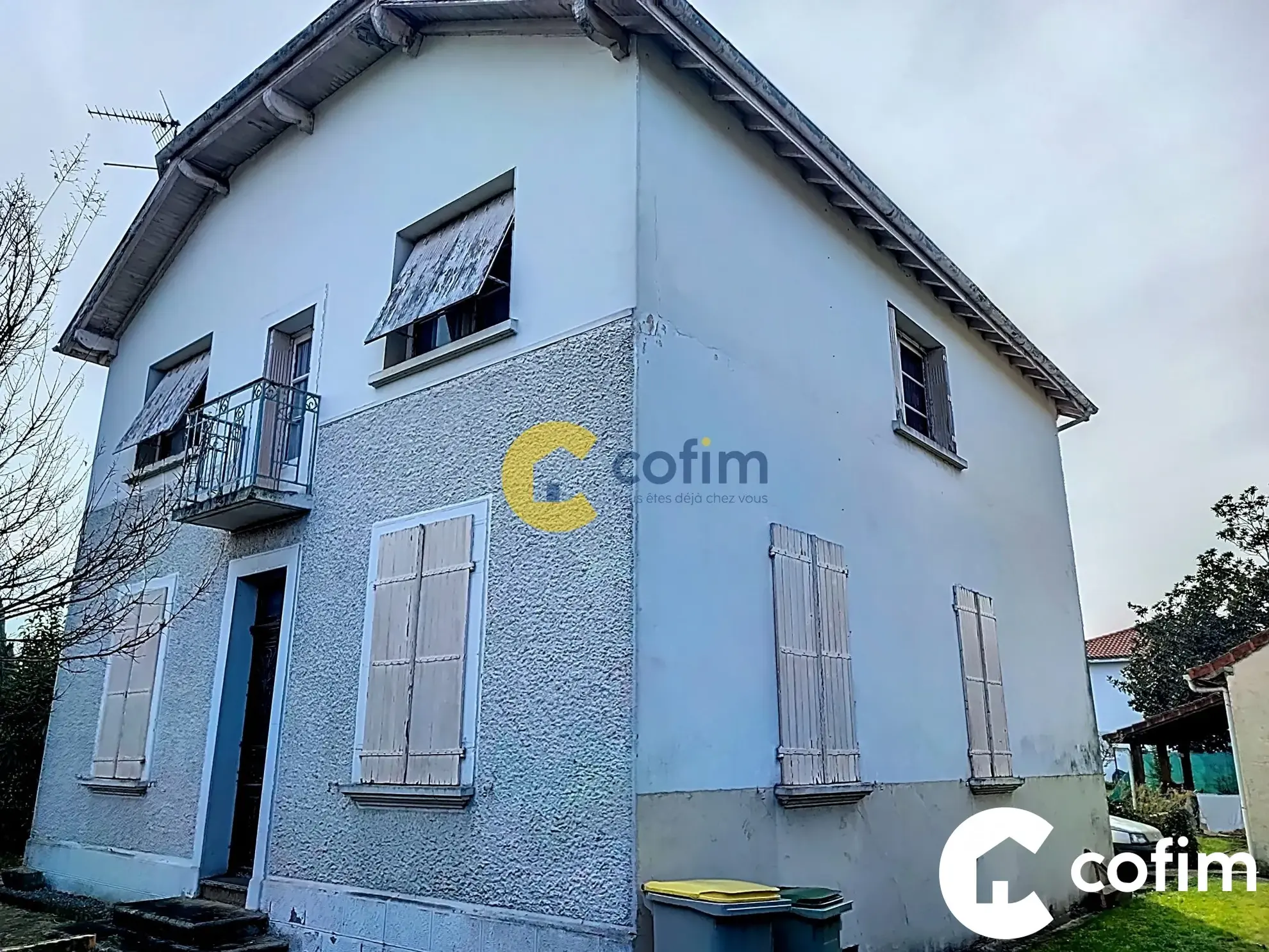 Maison de ville à rénover avec 5 chambres et jardin à Oloron-Sainte-Marie 