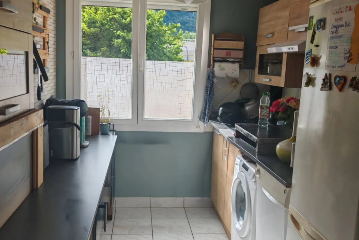 Appartement T4 spacieux à Sassenage avec cave et parking privé 