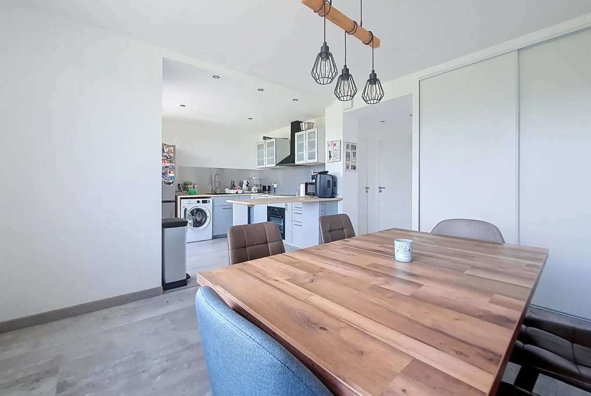 Appartement T3 rénové de 65 m2 à Saint-Symphorien-d’Ozon - Dernier étage avec cave 