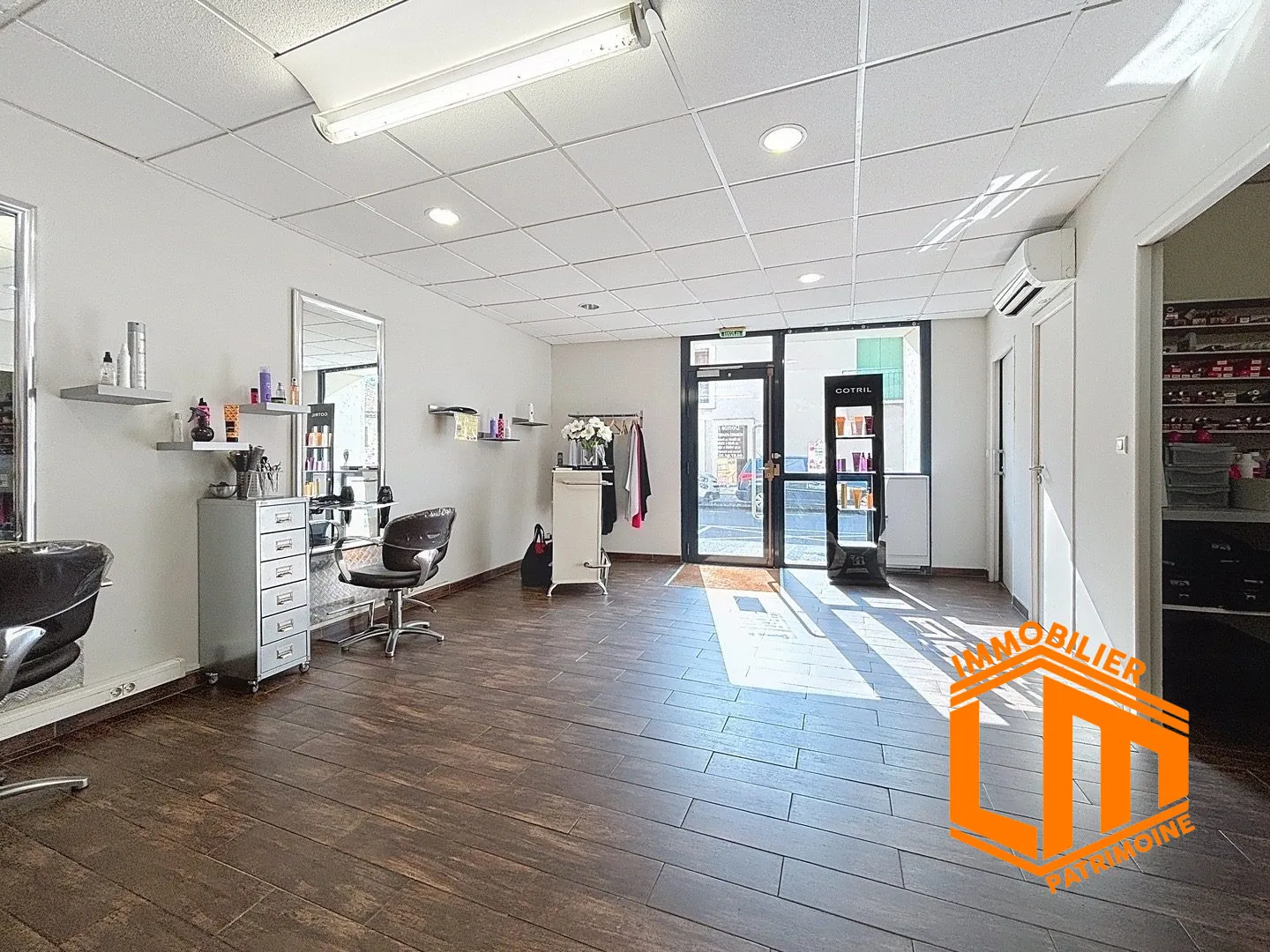Fonds de commerce d'un salon de coiffure à Saint-Thibéry - Opportunité clé en main 