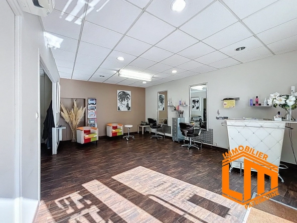 Fonds de commerce d'un salon de coiffure à Saint-Thibéry - Opportunité clé en main