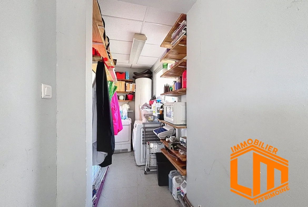 Fonds de commerce d'un salon de coiffure à Saint-Thibéry - Opportunité clé en main 