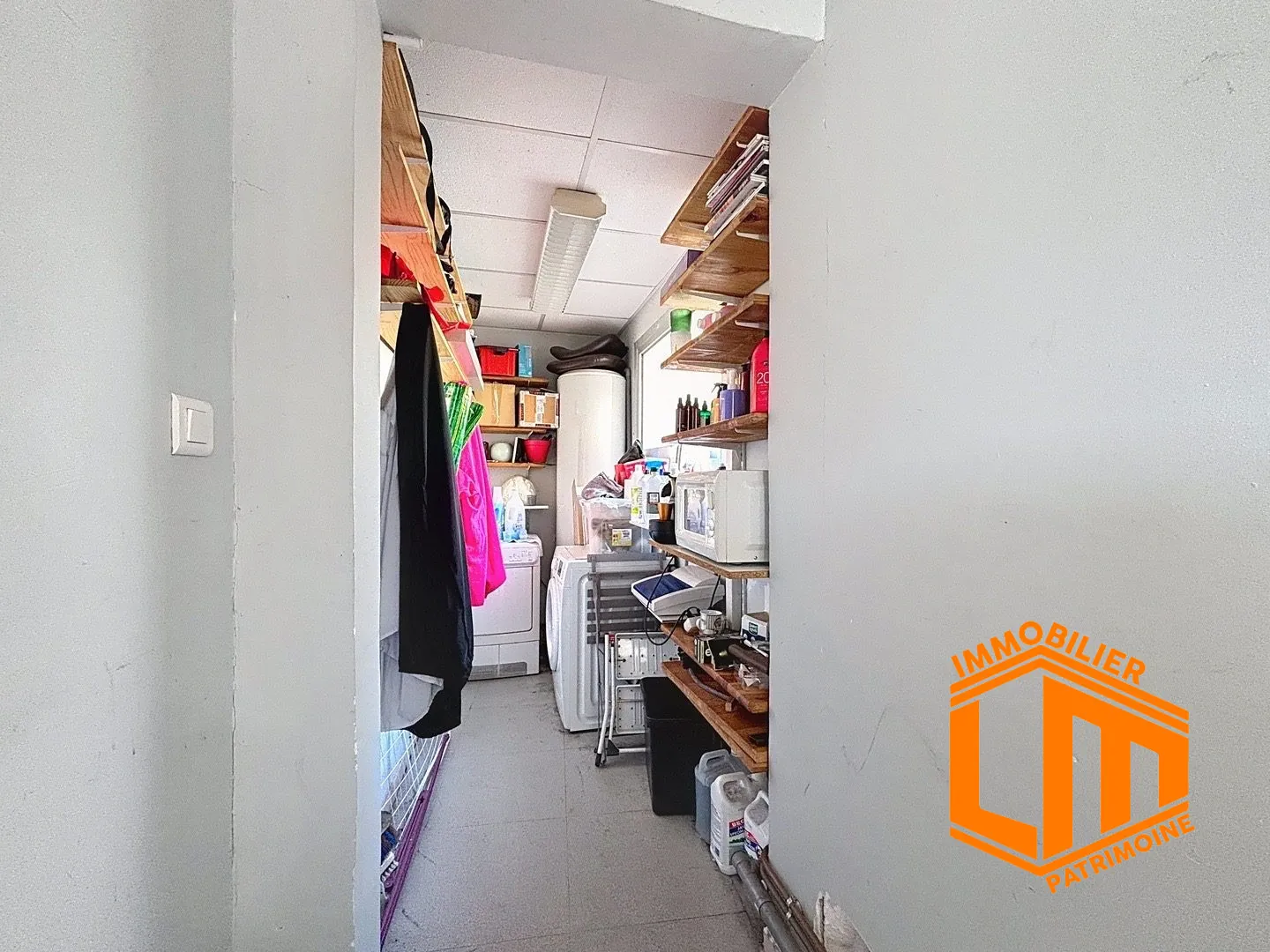 Fonds de commerce d'un salon de coiffure à Saint-Thibéry - Opportunité clé en main 