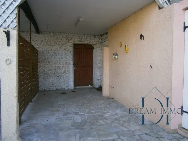 Maison de village lumineuse avec jardin et appartement indépendant à Maubourguet 