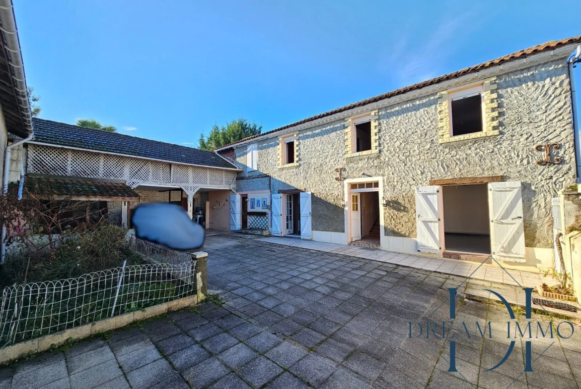 Maison de village lumineuse avec jardin et appartement indépendant à Maubourguet 