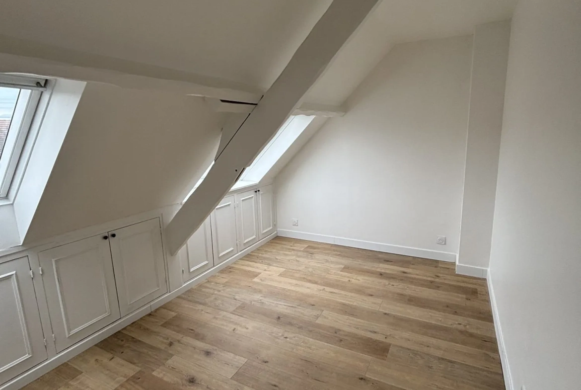 Appartement en dernier étage avec mezzanine à Lardy, faibles charges, proche écoles et commerces 
