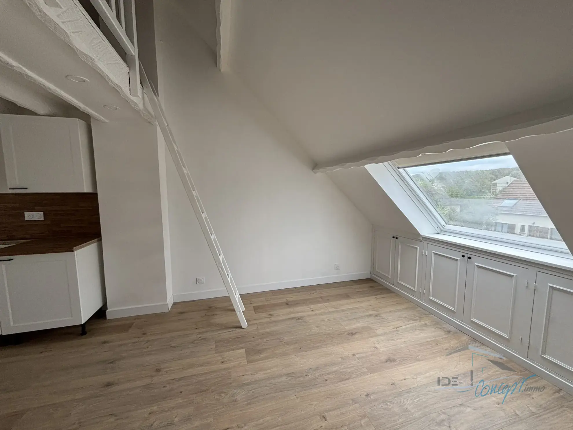 Appartement en dernier étage avec mezzanine à Lardy, faibles charges, proche écoles et commerces 