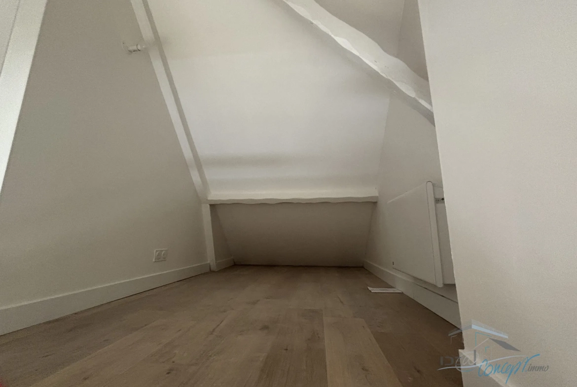 Appartement en dernier étage avec mezzanine à Lardy, faibles charges, proche écoles et commerces 