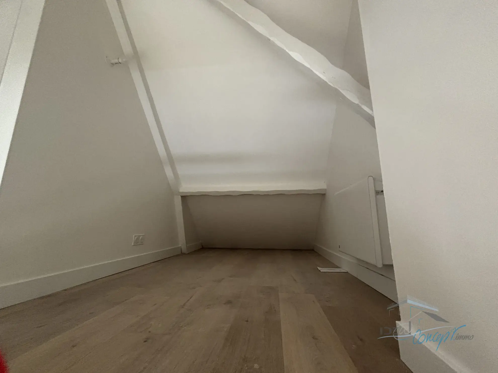Appartement en dernier étage avec mezzanine à Lardy, faibles charges, proche écoles et commerces 