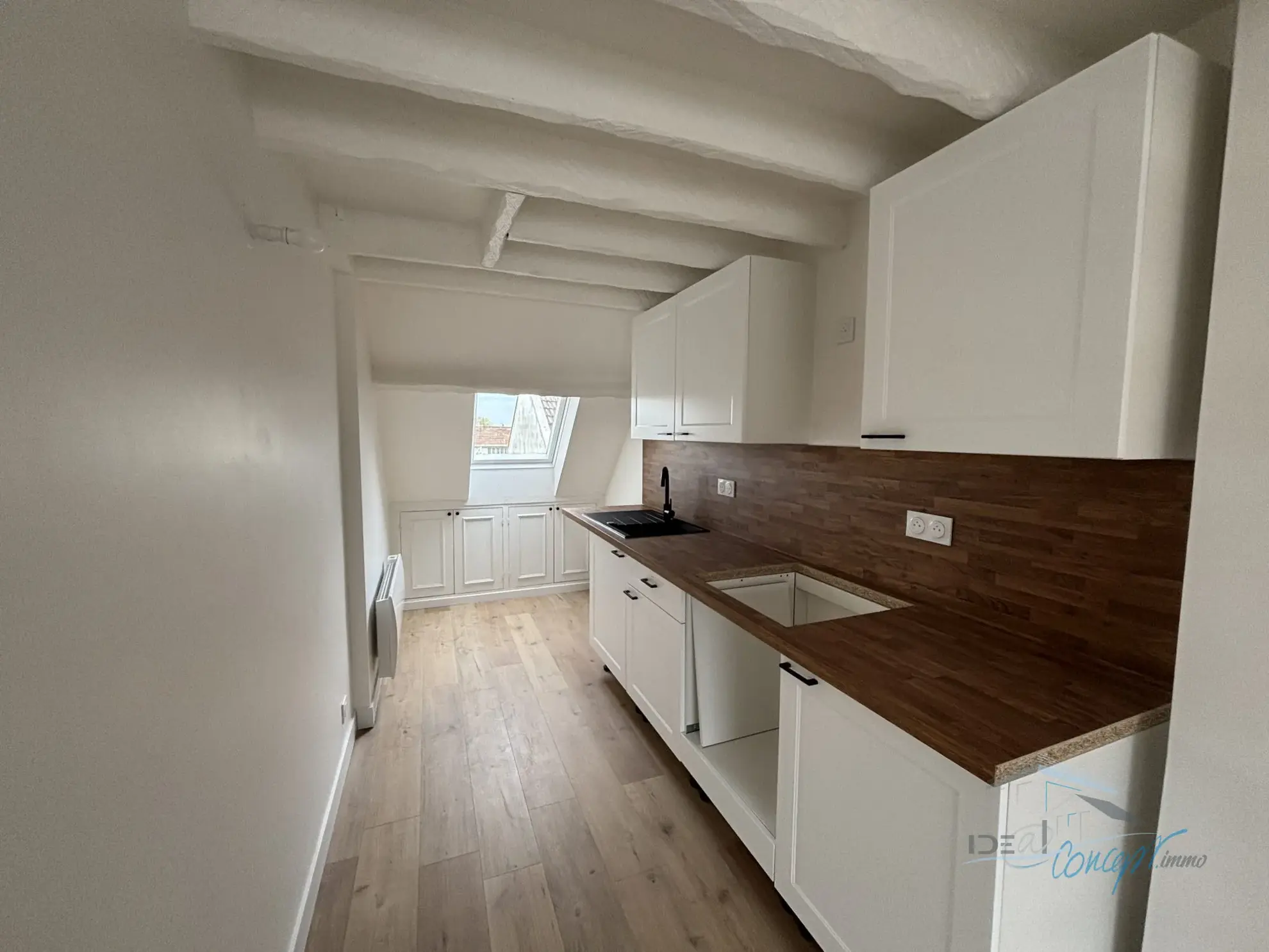 Appartement en dernier étage avec mezzanine à Lardy, faibles charges, proche écoles et commerces 