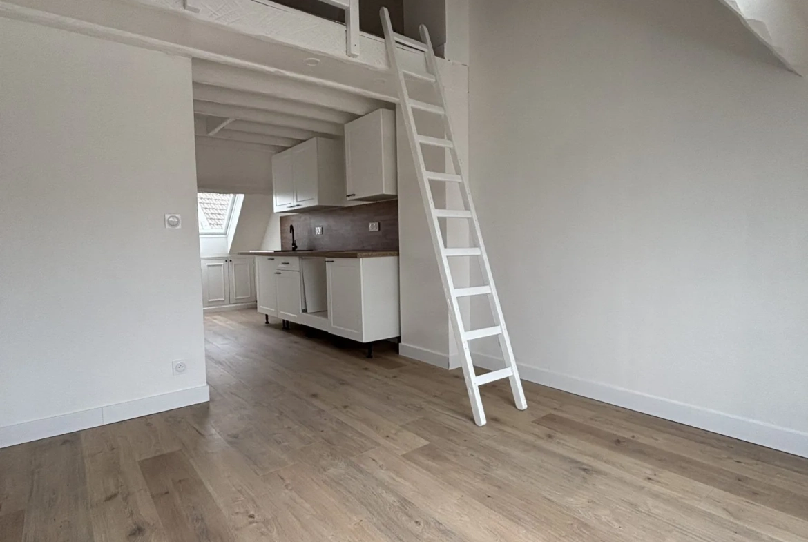 Appartement en dernier étage avec mezzanine à Lardy, faibles charges, proche écoles et commerces 