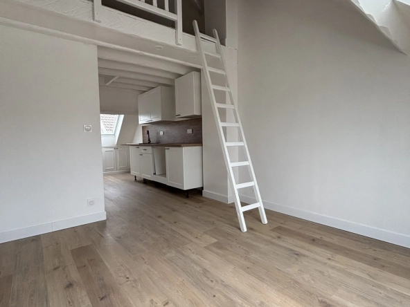Appartement en dernier étage avec mezzanine à Lardy, faibles charges, proche écoles et commerces
