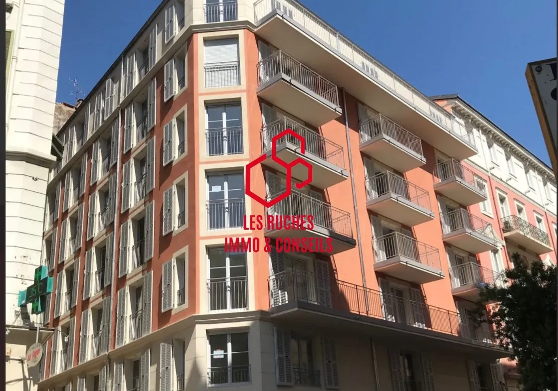 Appartement T1 de 22,96 m² à vendre à Nice, centre-ville proche commodités 