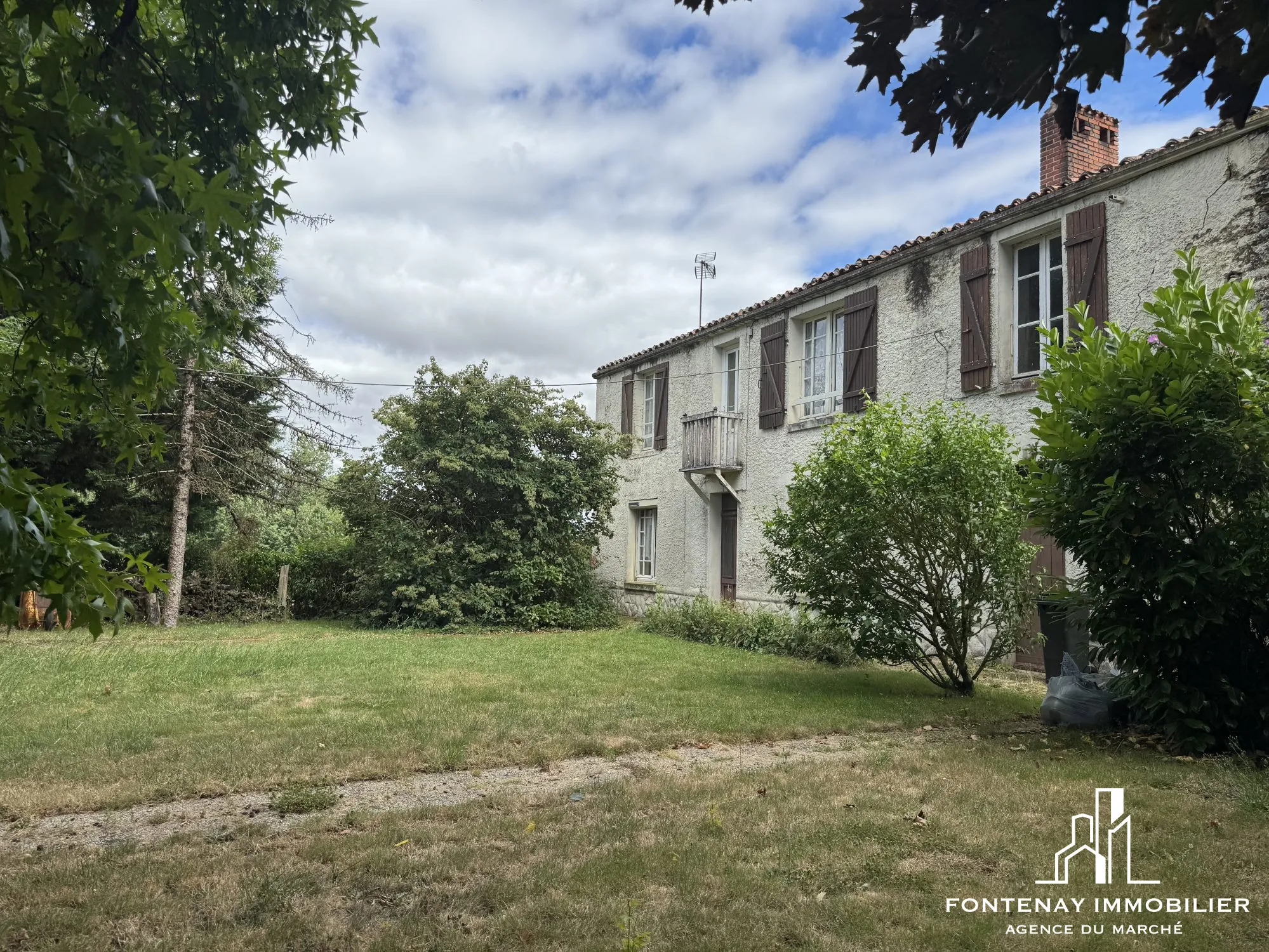 Belle maison de campagne avec terrain à Saint-Sulpice-en-Pareds – 152,94 m² 