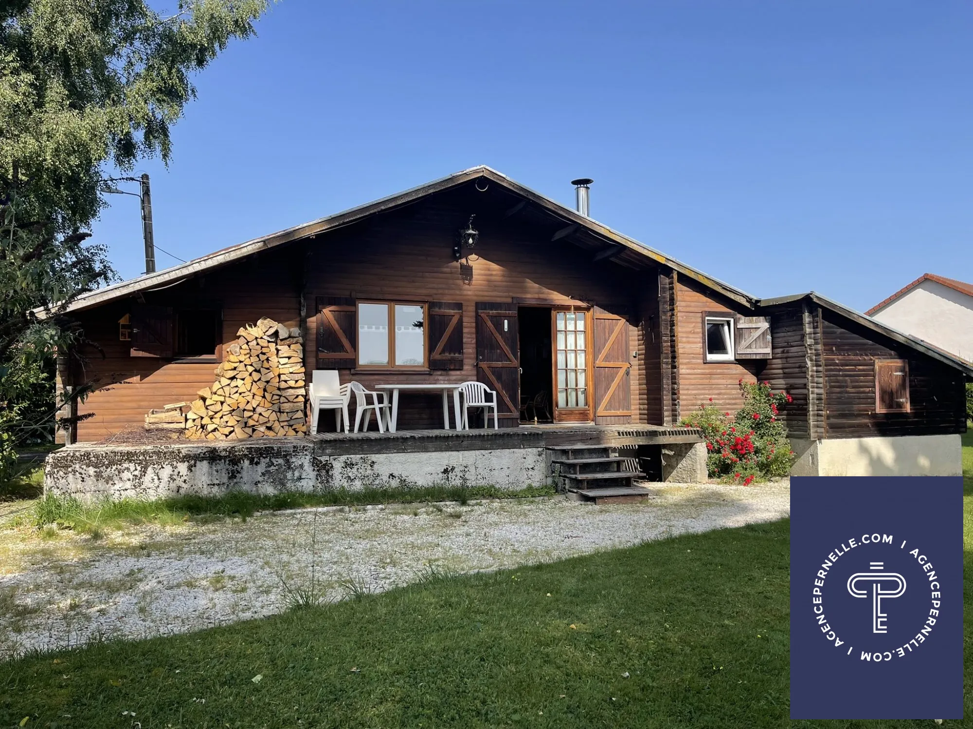 Chalet rénovable avec grand terrain proche du centre-ville de Le Russey 