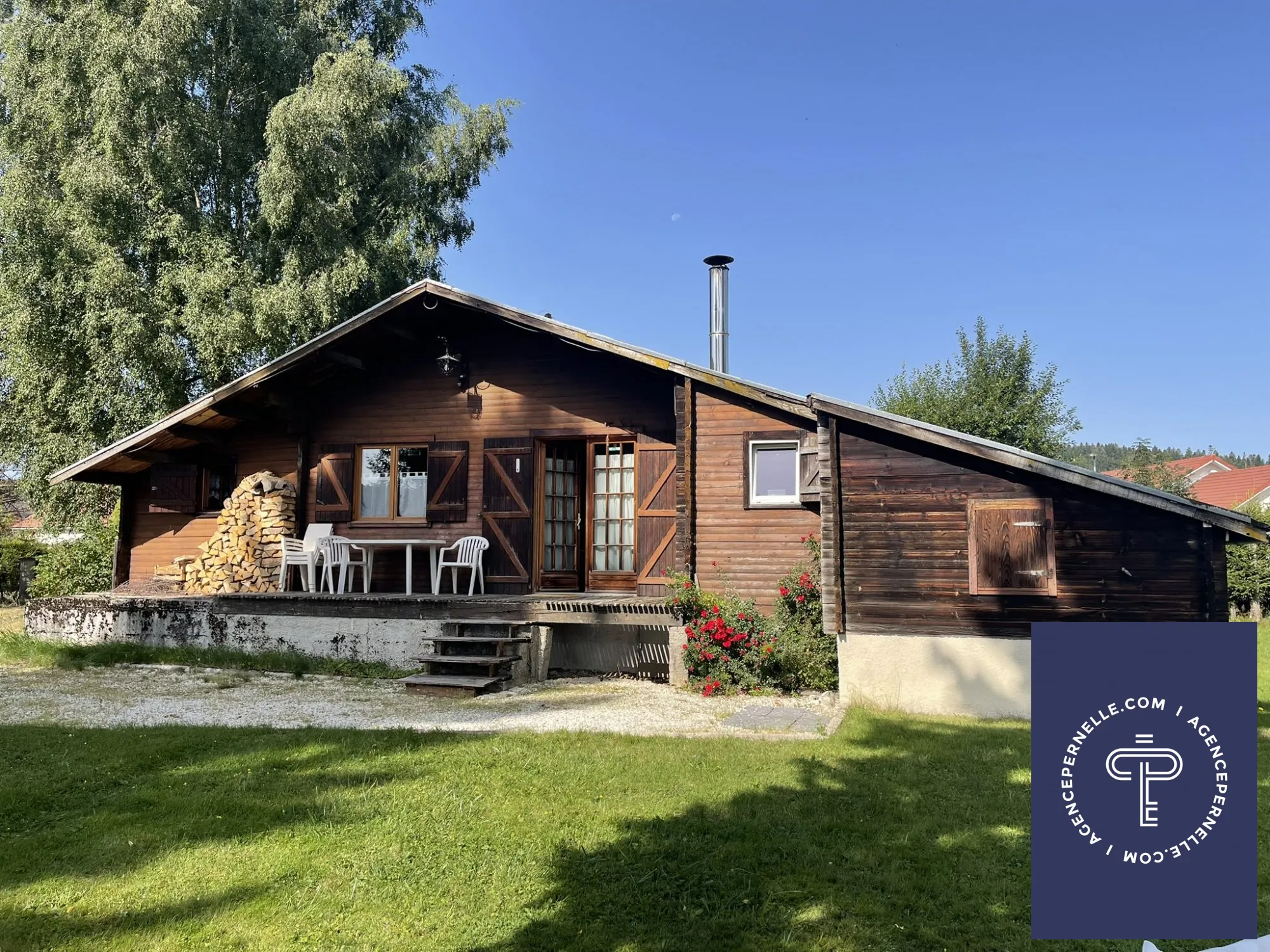 Chalet rénovable avec grand terrain proche du centre-ville de Le Russey 