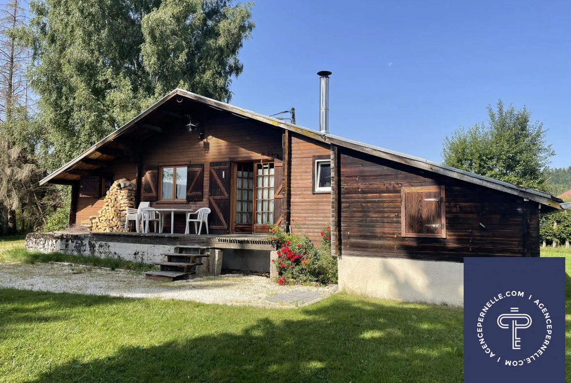 Chalet rénovable avec grand terrain proche du centre-ville de Le Russey 