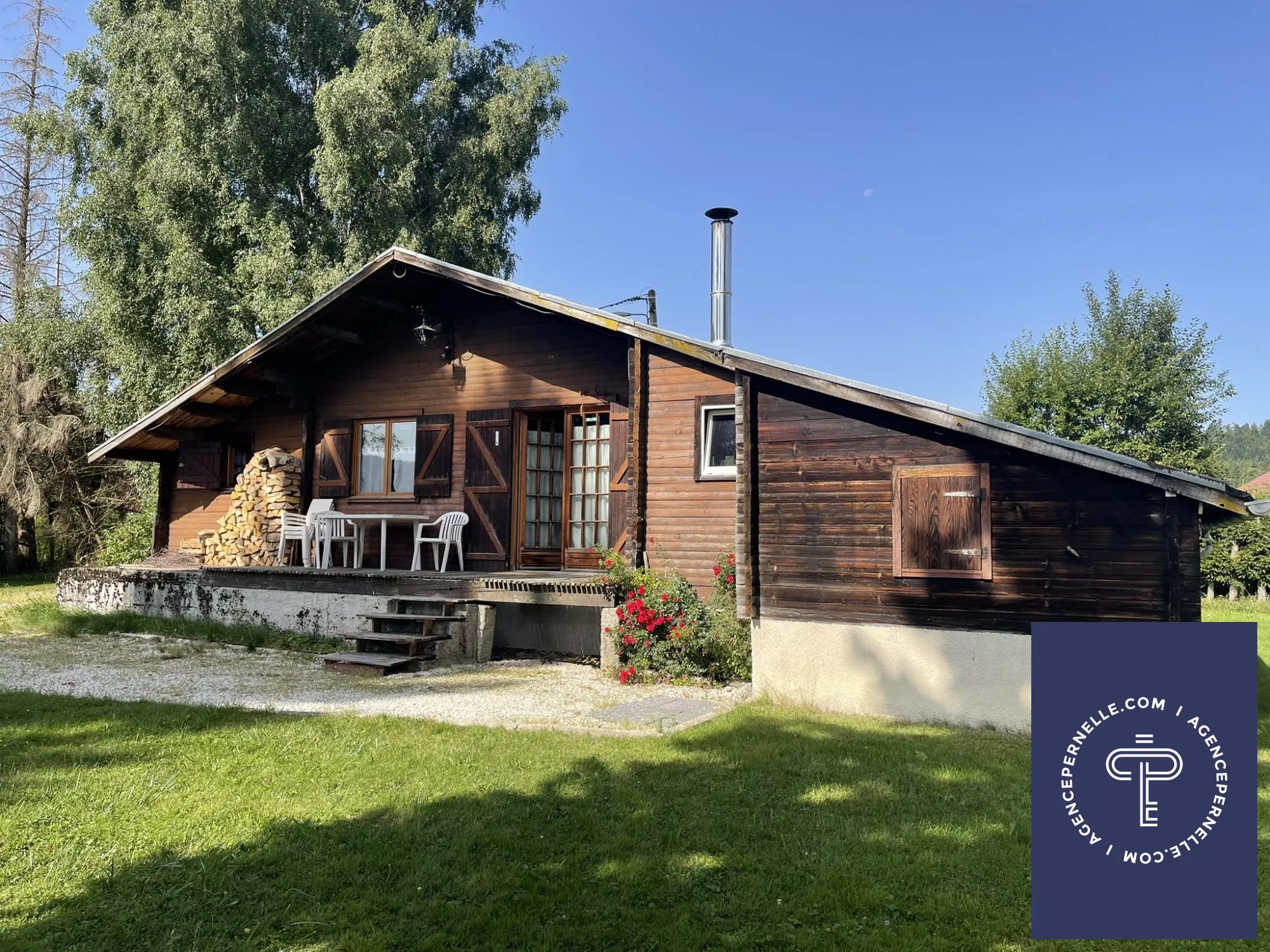 Chalet rénovable avec grand terrain proche du centre-ville de Le Russey 