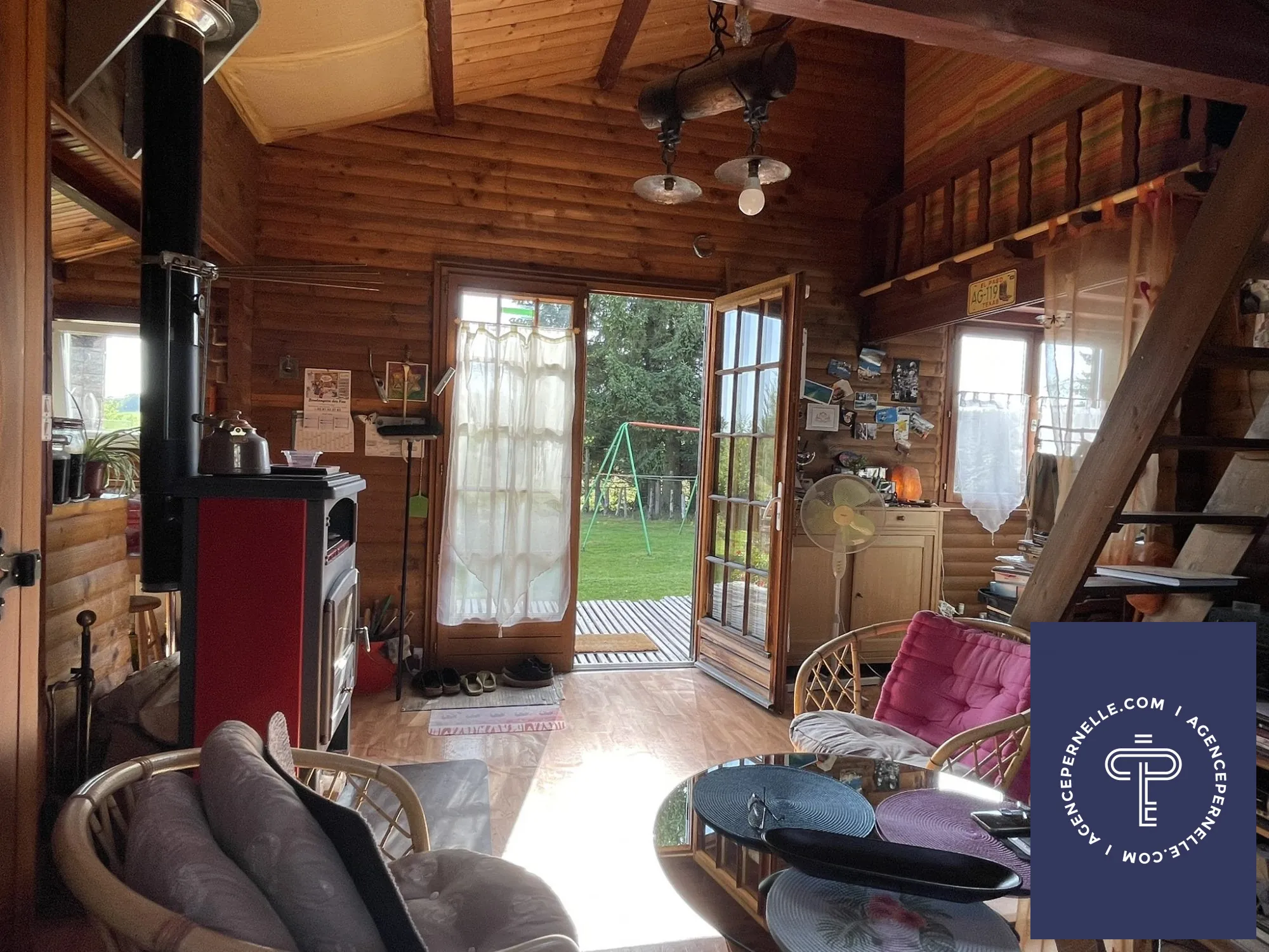 Chalet rénovable avec grand terrain proche du centre-ville de Le Russey 