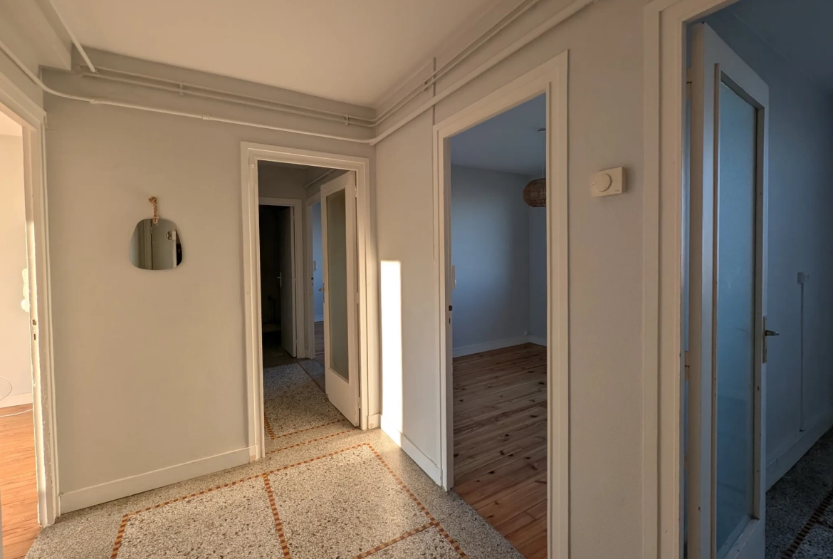 Appartement T4 avec balcon à Clermont-Ferrand - Dernier étage calme 