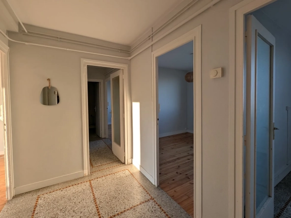 Appartement T4 avec balcon à Clermont-Ferrand - Dernier étage calme