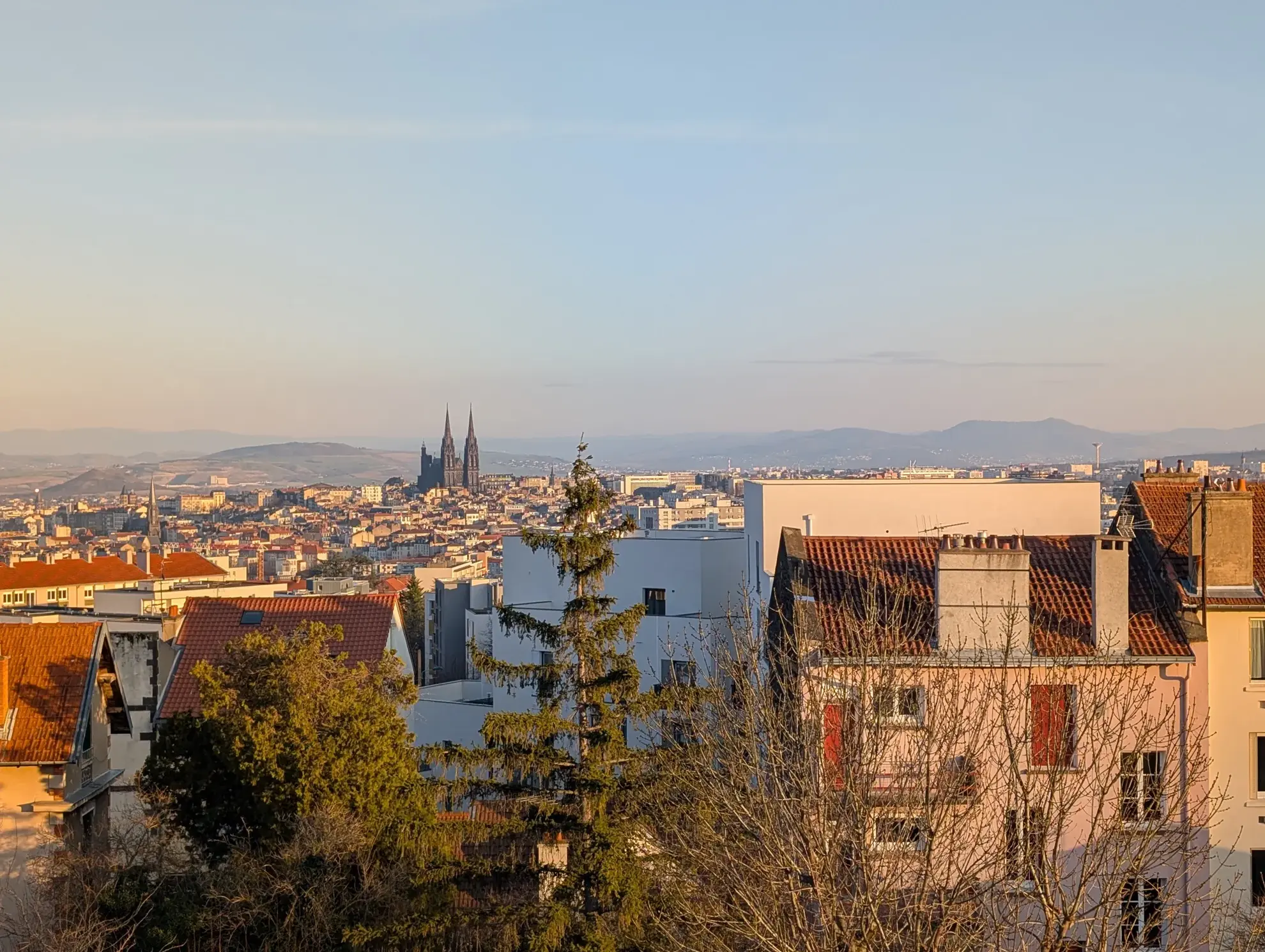 Appartement T4 avec balcon à Clermont-Ferrand - Dernier étage calme 