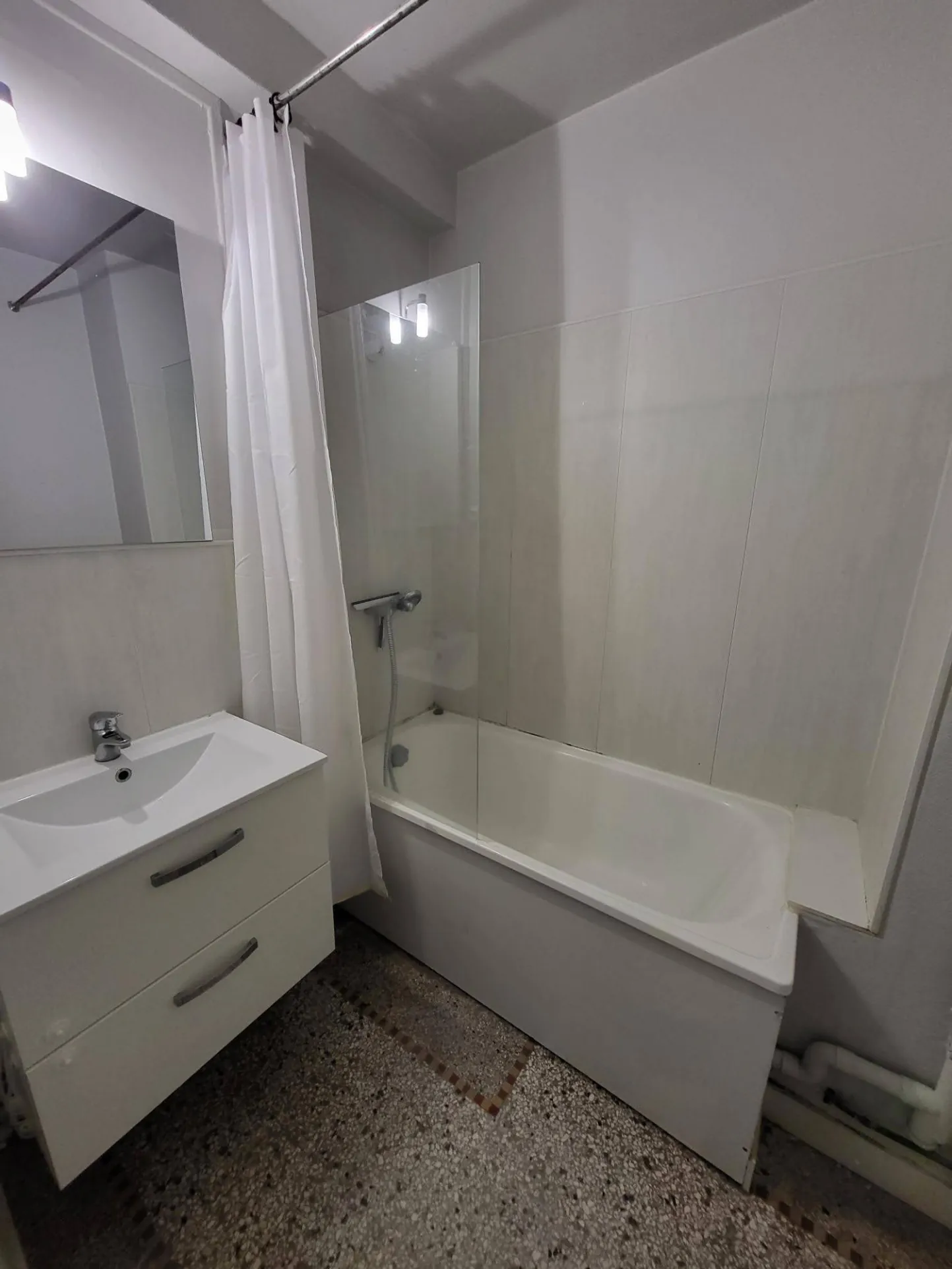 Appartement T4 avec balcon à Clermont-Ferrand - Dernier étage calme 