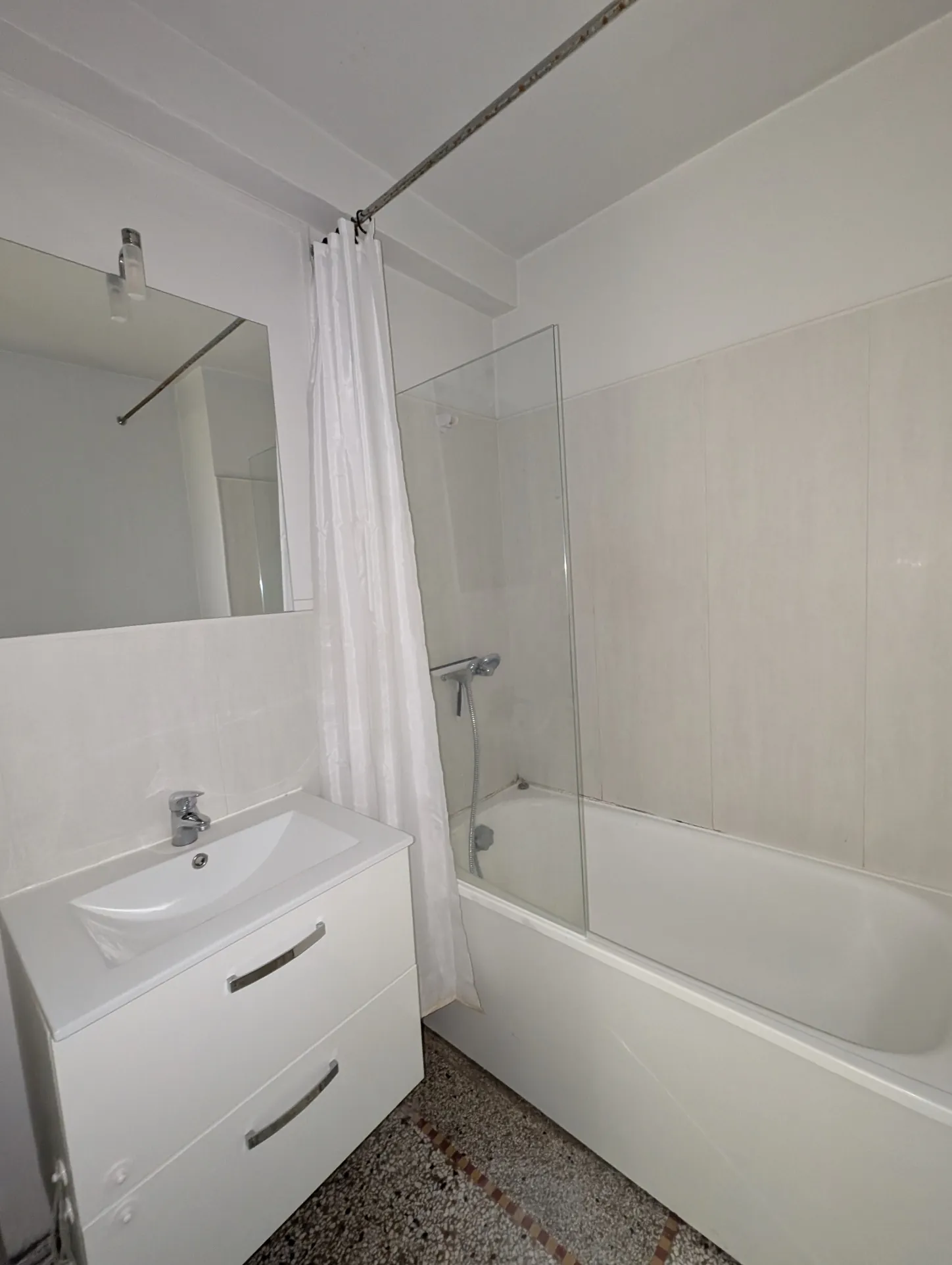 Appartement T4 avec balcon à Clermont-Ferrand - Dernier étage calme 
