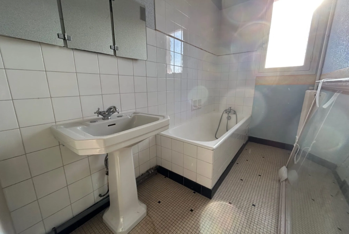 Appartement T2 avec Vue Mer à Douarnenez - 45 m² | Investissement et Résidence 