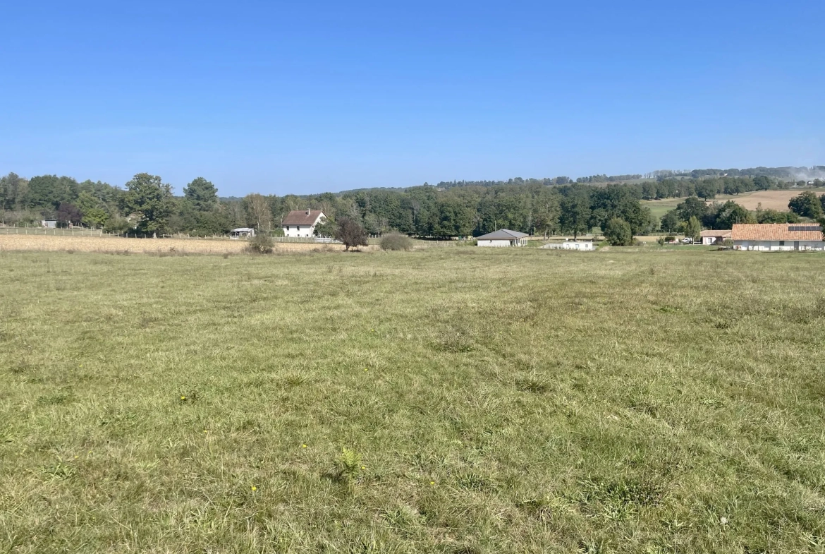 Terrain à vendre à Thiviers de 1700 m², proche centre-ville et commodités 