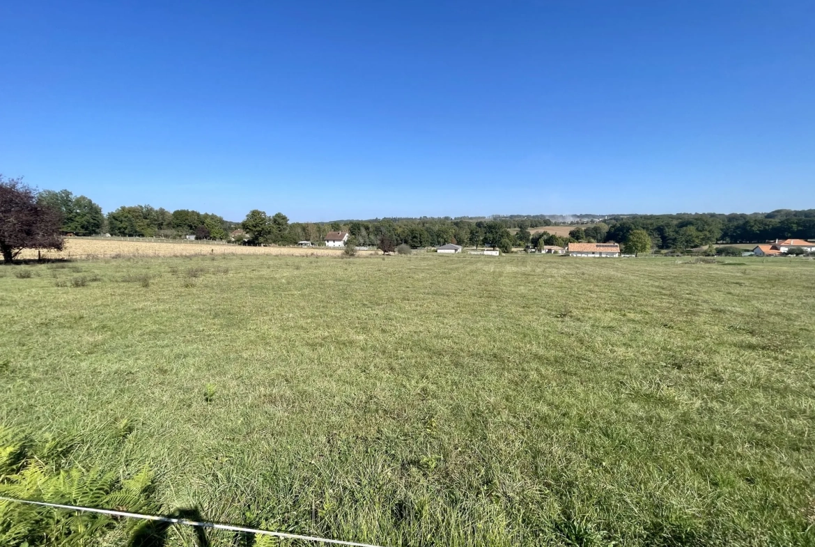 Terrain à vendre à Thiviers de 1700 m², proche centre-ville et commodités 