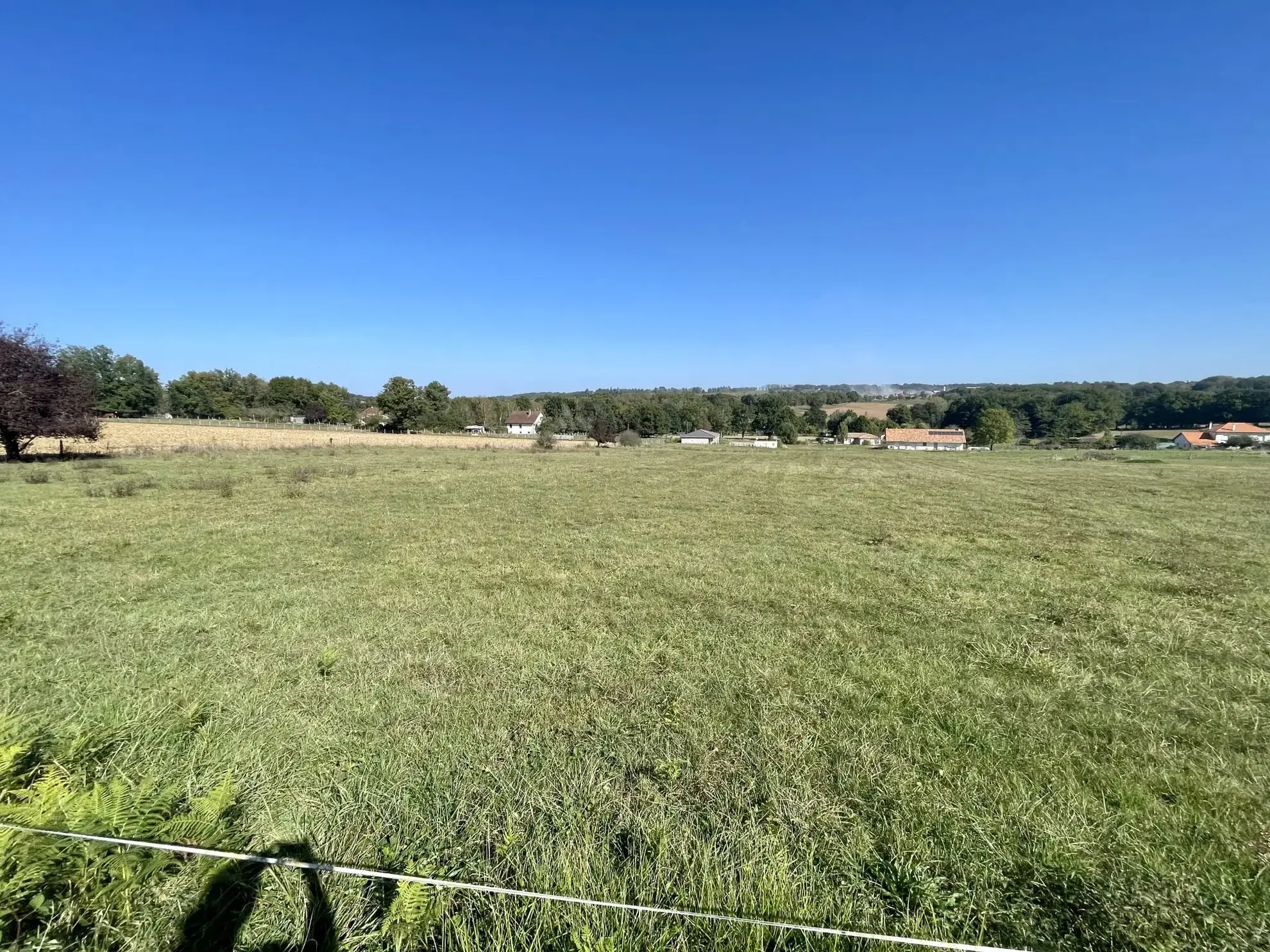 Terrain à vendre à Thiviers de 1700 m², proche centre-ville et commodités 