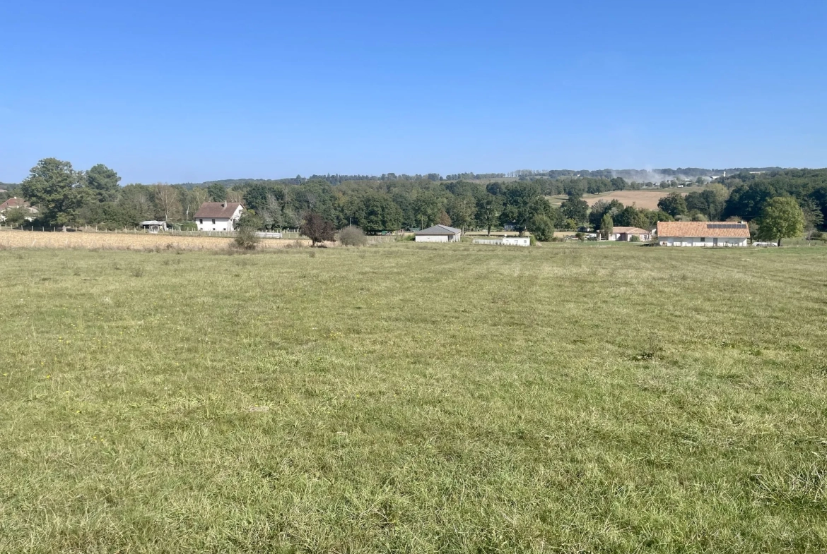 Terrain à vendre à Thiviers de 1700 m², proche centre-ville et commodités 